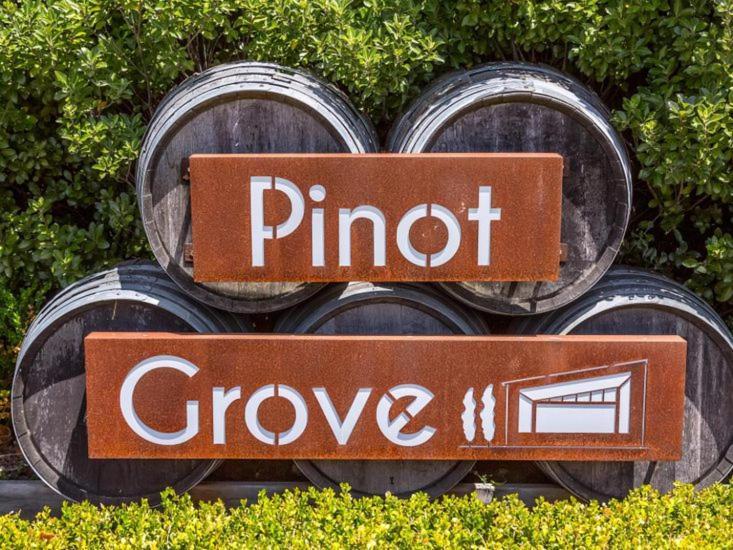 Pride Of Pinot - Martinborough Holiday Home Kültér fotó